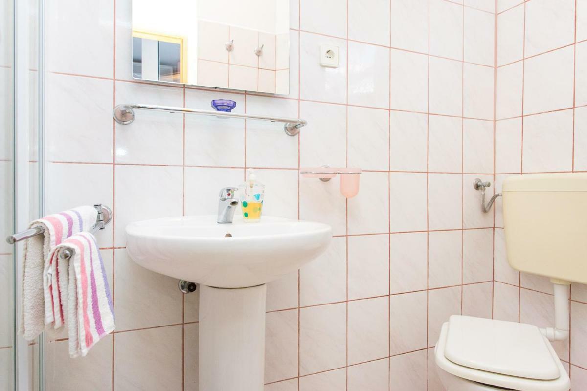 2-Bedroom Apartment 300M From Beach In Punat Kültér fotó