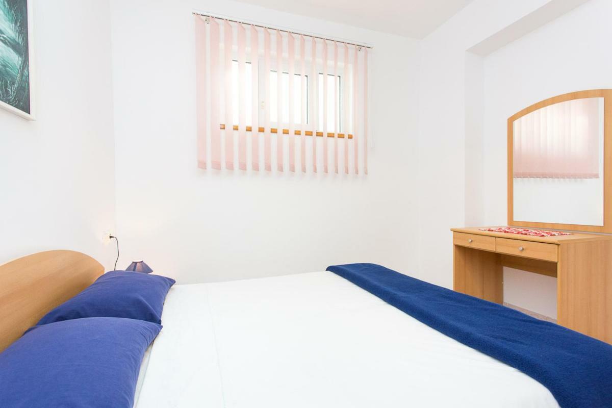 2-Bedroom Apartment 300M From Beach In Punat Kültér fotó